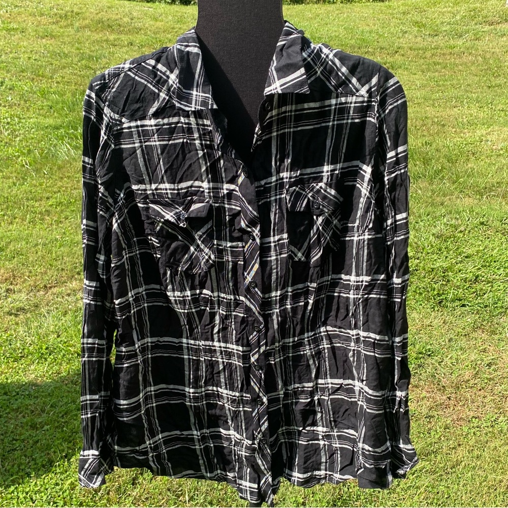 Torrid Black and White Plaid Button Up NWT